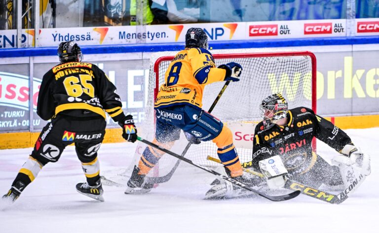 IL: Nuorten Leijonien maalivahti joutui myrskyn silmään – reaktio oli selvä