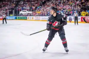 Kanadan maajoukkueen jalokivi latasi suorat sanat NHL:n pudotuspeleistä: ”Ei kiinnosta”