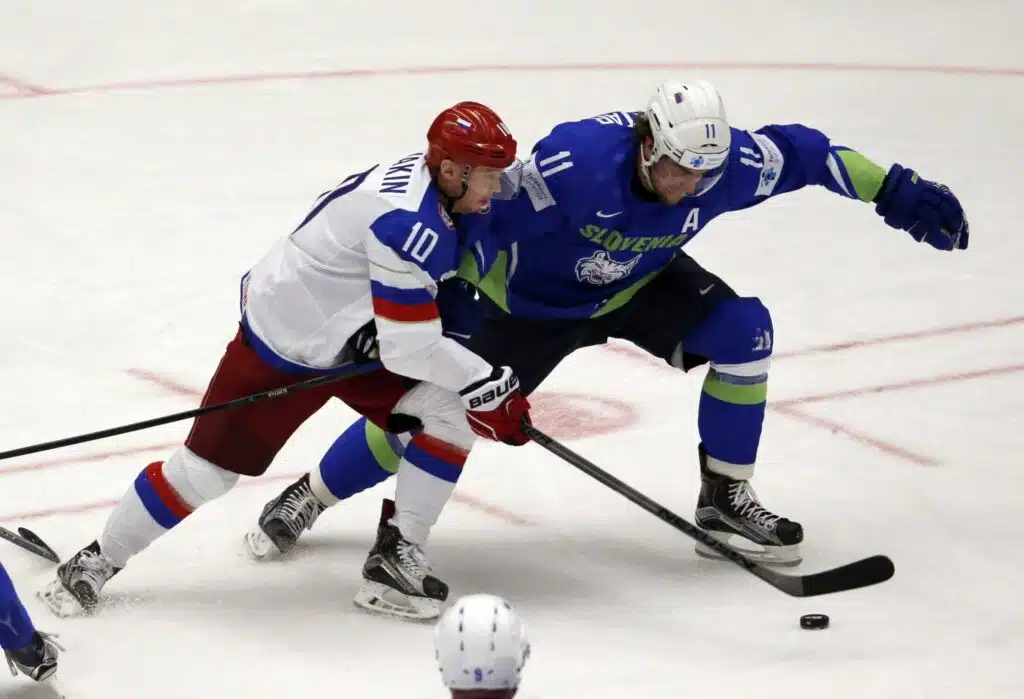 Maajoukkuetähti herätti hämmennystä NHL:ssä – näin paljon tavaraa lähti mukaan