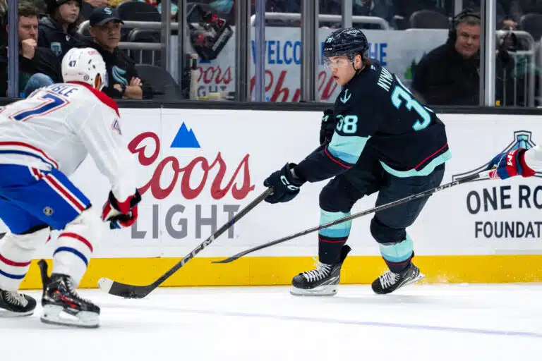 NHL:stä karuja suomalaisuutisia – läpimurtoa tavoittelevan hyökkääjän hissimatka jatkuu