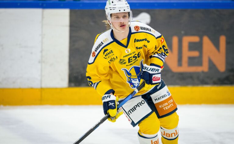 Yllätyshaaste rapakon takana – suomalaishyökkäjä vaihtaa maisemaa