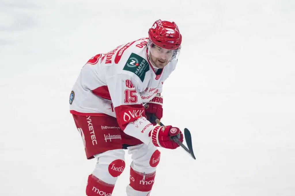 Suomalaispelaaja edelleen sivussa – SHL-seura päätyi odottamattomaan ratkaisuun