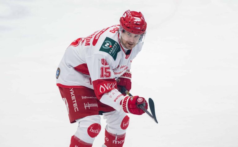 Suomalaispelaaja edelleen sivussa – SHL-seura päätyi odottamattomaan ratkaisuun
