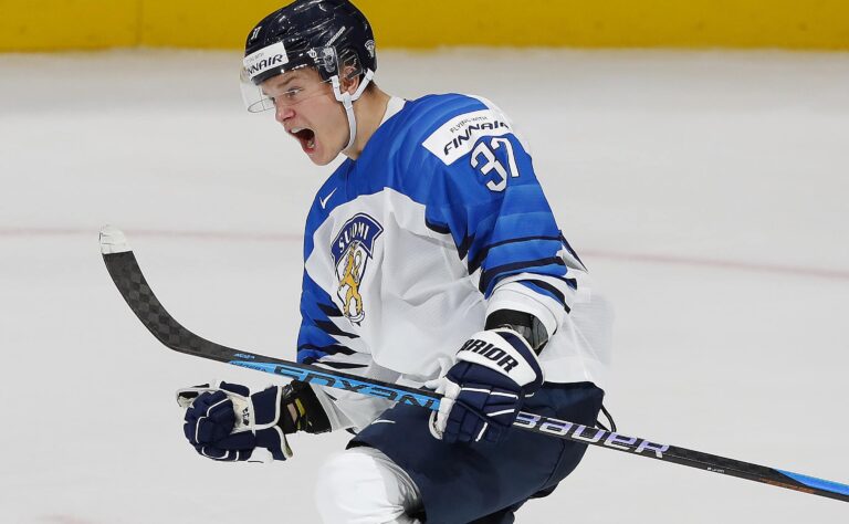Sebastian Aho ei voinut kuin seurata katseella – sen jälkeen omissa kolisi hurjalla voimalla