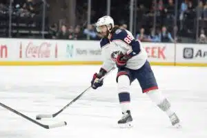 Columbus Blue Jacketsin Kirill Marchenko tykitti hattutempun