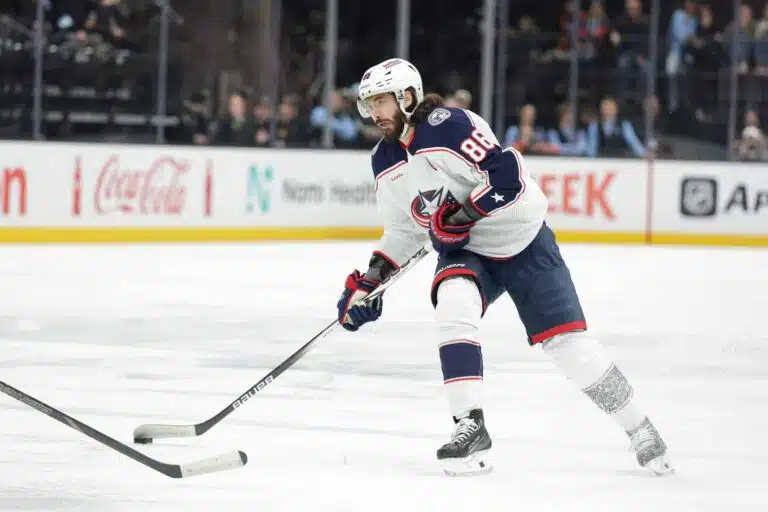 Columbus Blue Jacketsin Kirill Marchenko tykitti hattutempun