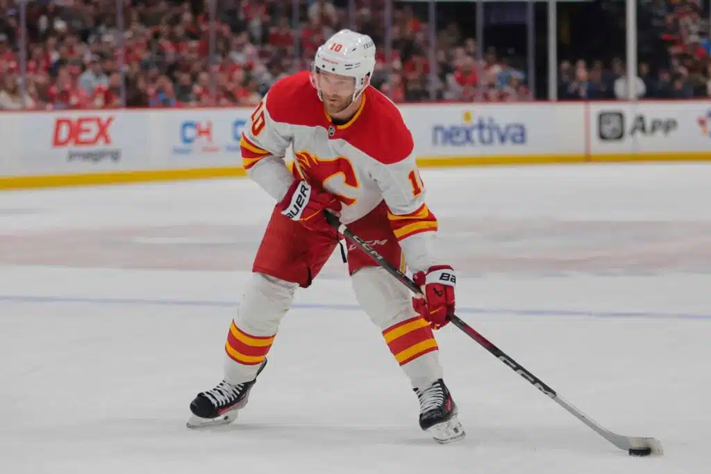 NHL-tähden paluu viivästyy – GM joutui korjaamaan rajun väitteensä