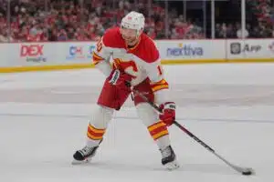 NHL-tähden paluu viivästyy – GM joutui korjaamaan rajun väitteensä