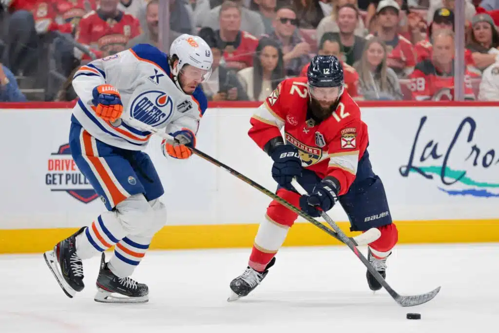 Florida Panthers teki päätöksen – suomalaistähtien suojelija palkittiin