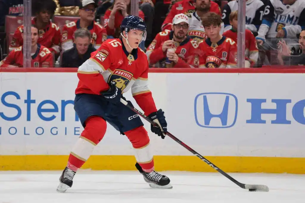 Kultaleijonalta tyly viimeistely – NHL-kausi sähäkästi käyntiin