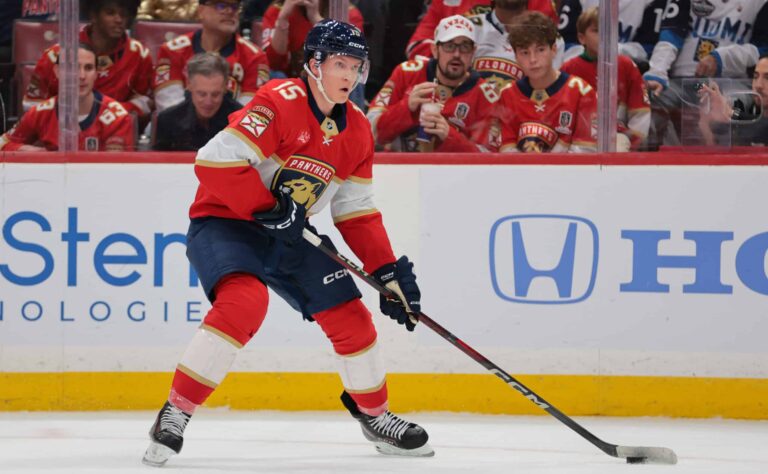 Kultaleijonalta tyly viimeistely – NHL-kausi sähäkästi käyntiin