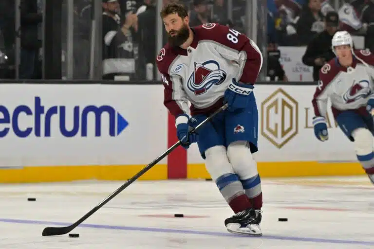 NHL:n hurja ennätys on vaarassa – konkaripuolustaja lähestyy historiallista rajapyykkiä