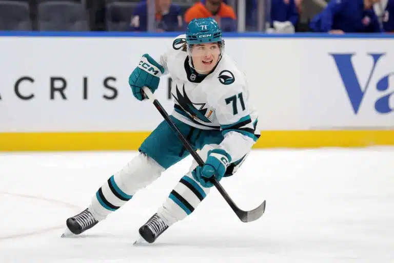 NHL:n nuori tähti dominoi – yllätysjoukkue on pudotuspelien kynnyksellä