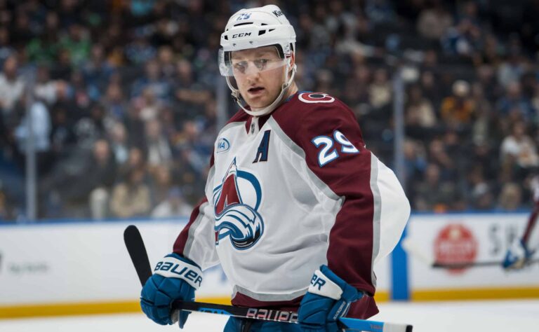 IS: Coloradon supertähti ei uskonut näkemäänsä – ex-Leijona joutui hampaisiin