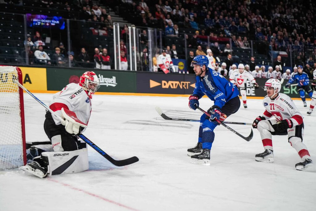 Tshekin Filip Chlapik pahanteossa Reto Berran maalilla