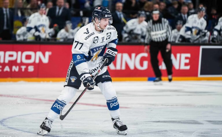 Leijonien uuden tähden täysin poikkeuksellinen laukaus hämmästyttää jopa päävalmentajaa – ”Tuolla harjoituksissa kun sitä katsoo”