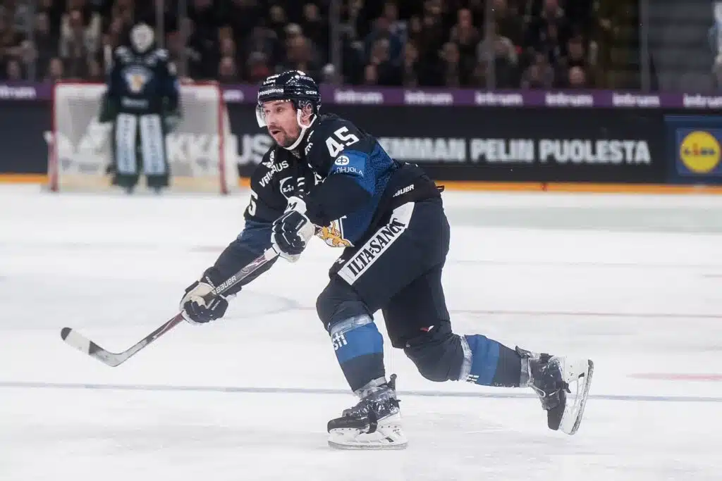 Leijonat taipui Ruotsille, tähtipuolustaja latasi faktat