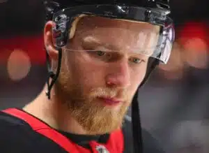 Tilanne kuumeni sekunneissa – Leijona-pakki joutui myrskyn silmään