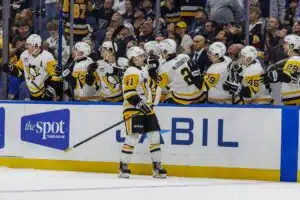 Suomalaiselle lyötiin 32 miljoonan dollarin NHL-sopimus – nyt ihmetellään ääneen