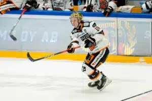 HPK:n tähtihyökkääjä Jesse Kiiskinen iski voittomaalin Kiekko-Espoota vastaan