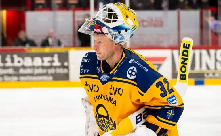 Ex-Leijona horjuu kiekkosateessa – jälleen aikainen penkkikomennus