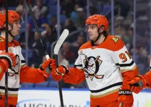 Ruotsalaistähti tekee odotetun paluun NHL:ään – Anaheim sai loistouutisia kriittisellä hetkellä