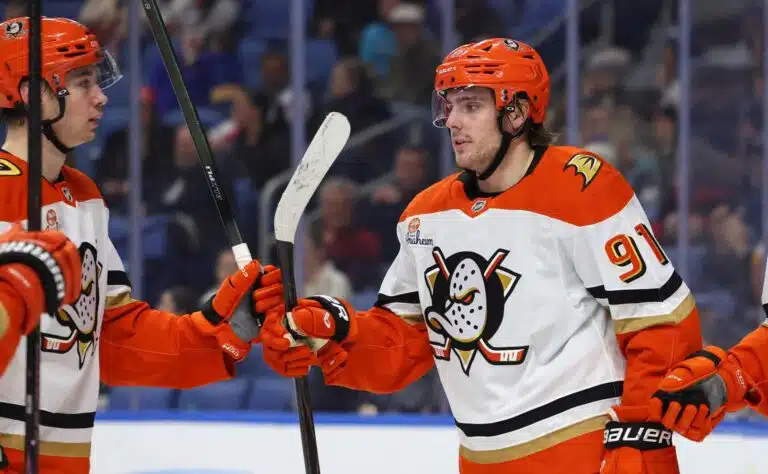 Ruotsalaistähti tekee odotetun paluun NHL:ään – Anaheim sai loistouutisia kriittisellä hetkellä