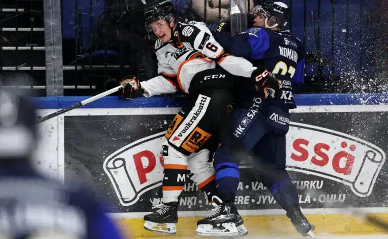 Ex-Leijona myrskyn silmässä – taklaus, josta puhutaan vielä pitkään