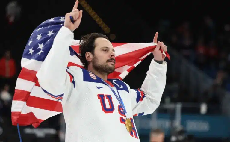 Supertähti näytti kykynsä – olympiakultaa voittanut kapteeni ei jätä epäilijöille armoa