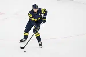 Erik Karlsson reagoi NHL-jättisiirtoon – ruotsalaislegendan päätös herättää tunteita