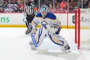 Suomalaisvahti pysäytti kaiken – NHL:n kuumin joukkue nousi nyt kärkeen