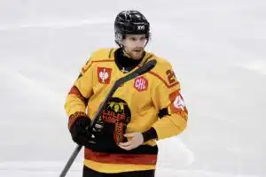 Nyt meni tunteisiin – pelaaja ja valmentaja ottivat tulisesti yhteen Ruotsissa