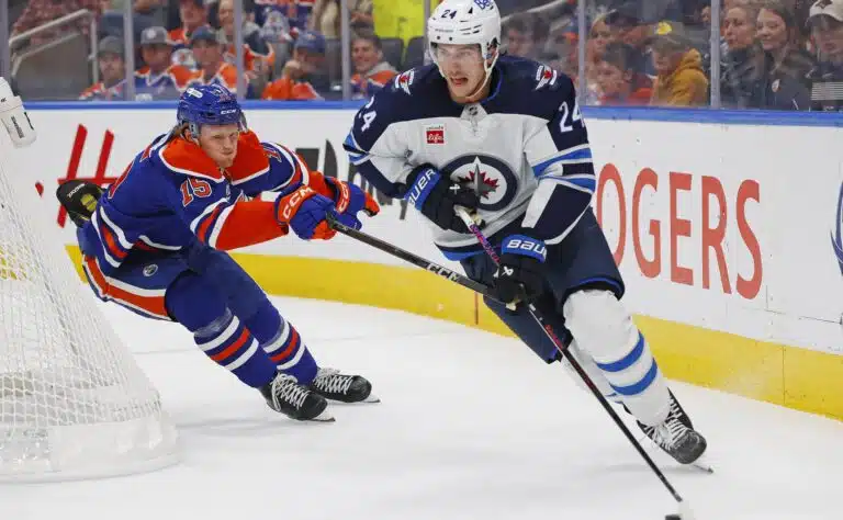 Suomalaishyökkääjän pitkä odotus palkittiin – NHL:n kirkkaat valot löivät välittömästi silmille