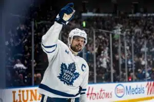 Auston Matthews myrskyn keskellä – kaikki katseet näissä seuroissa