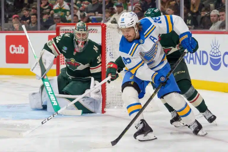 Siirtohuhuissa pyörinyt supertähti ratkaisi – nähdäänkö NHL:ssä sensaatio?