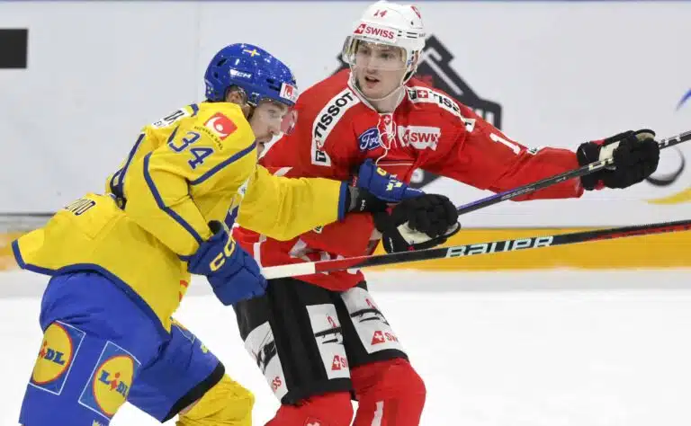 Ruotsalaishyökkääjä lähellä sopimusta – silti NHL kummittelee takaraivossa