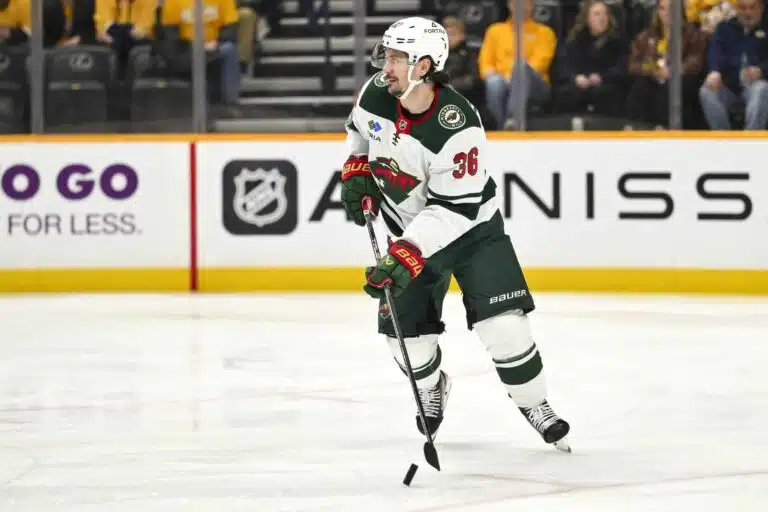 ”Olisin yllättynyt, jos hän lähtee” – NHL-tähden tulevaisuus herättää keskustelua
