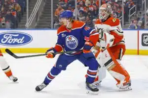 Lopun käänne, joka ratkaisi kaiken NHL-avauksessa – suomalaistykki loistovireessä