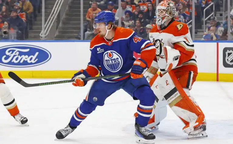 Lopun käänne, joka ratkaisi kaiken NHL-avauksessa – suomalaistykki loistovireessä