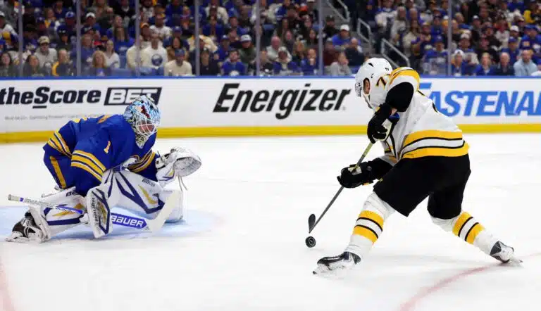 Kaikki loksahti kohdalleen – silti ruotsalaistähden jatko NHL-seurassa on hämärän peitossa