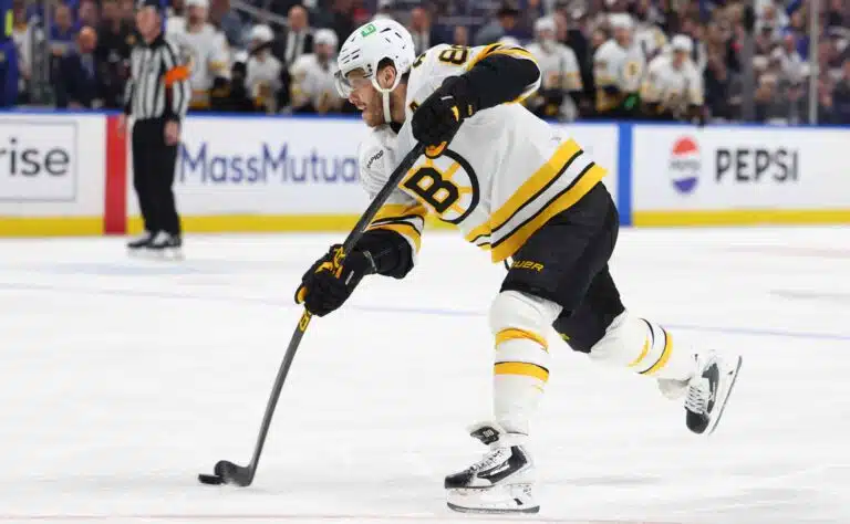 Bostonissa odotettiin vastausta – sitten supertähti teki sen itse