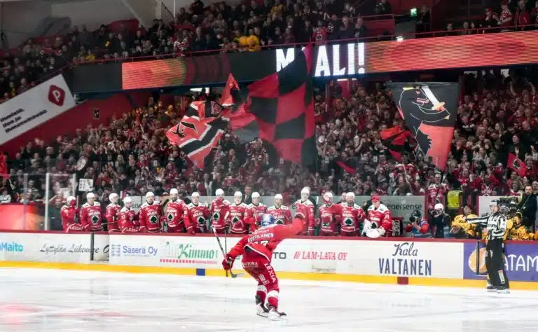 Näkökulma: Liigan pudotuspeleissä yleisöryntäys – tässä syy