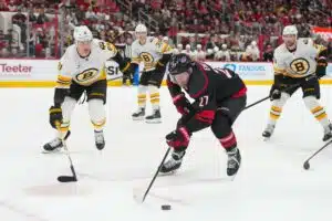 Historiaa tehnyt Tanskan maajoukkuetähti ei säästellyt sanoissa – NHL:n finaalit dramaattisesti käyntiin