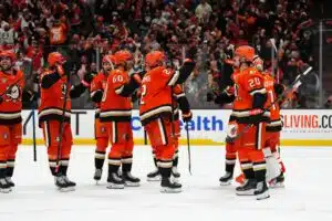 Vasta kolmas pelaaja historiassa – NHL:n ykköskierroksen varaus teki jotain poikkeuksellista