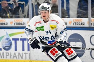 HC Ambri-Piottan suomalaishyökkääjä Roby Järventie ilmiliekeissä