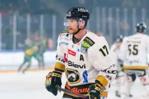 Ex-Leijona saa korkeimman kunnian – yksi numero nousee Oulun jäähallin kattoon