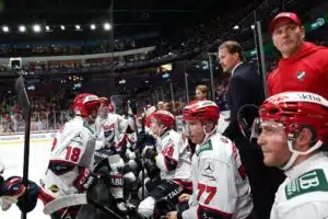 HIFK:n vaihtopenkki Helsingin paikallisottelussa Jokereita vastaan 8.10. 2026