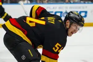 Aatu Räty Vancouver Canucksin paidassa